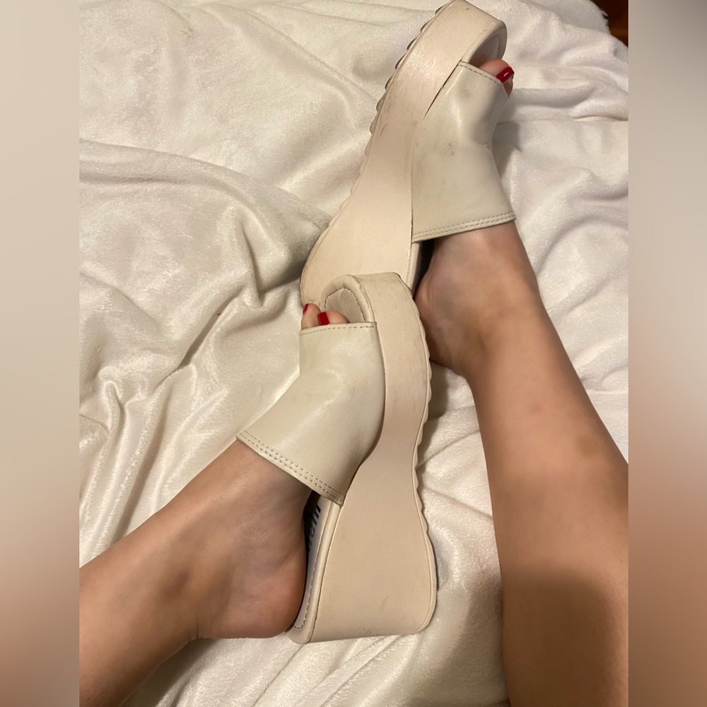 Wedged shoes💟